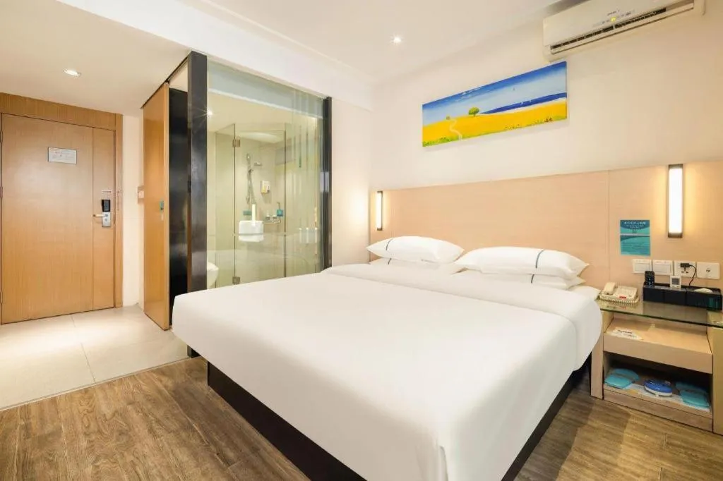 Bed in City Comfort Inn Wuzhou Wangcheng Square