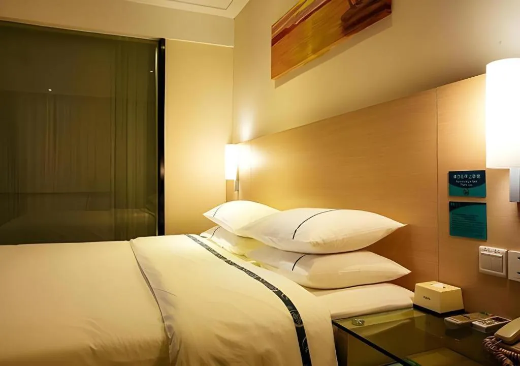 Bed in City Comfort Inn Wuzhou Wangcheng Square