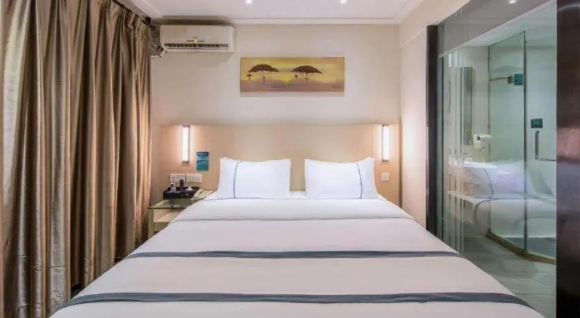 Bed in City Comfort Inn Wuzhou Wangcheng Square