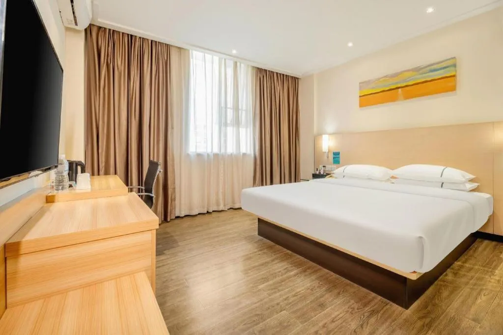 Bed in City Comfort Inn Wuzhou Wangcheng Square