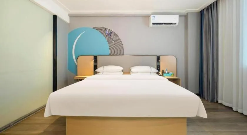 Bed in City Comfort Inn Wuzhou Wangcheng Square