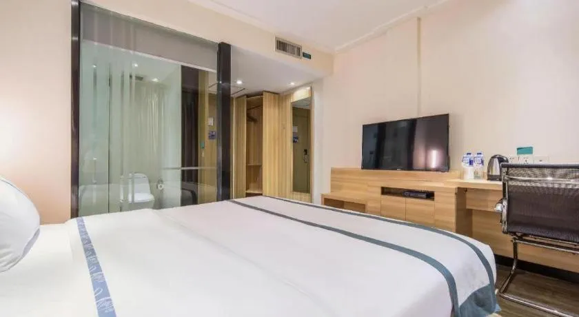 Bed in City Comfort Inn Wuzhou Wangcheng Square