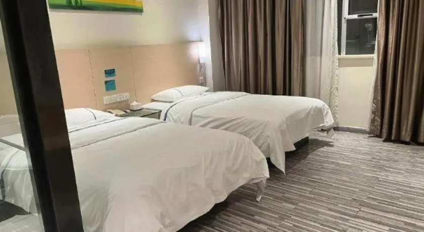 Bed in City Comfort Inn Wuzhou Wangcheng Square