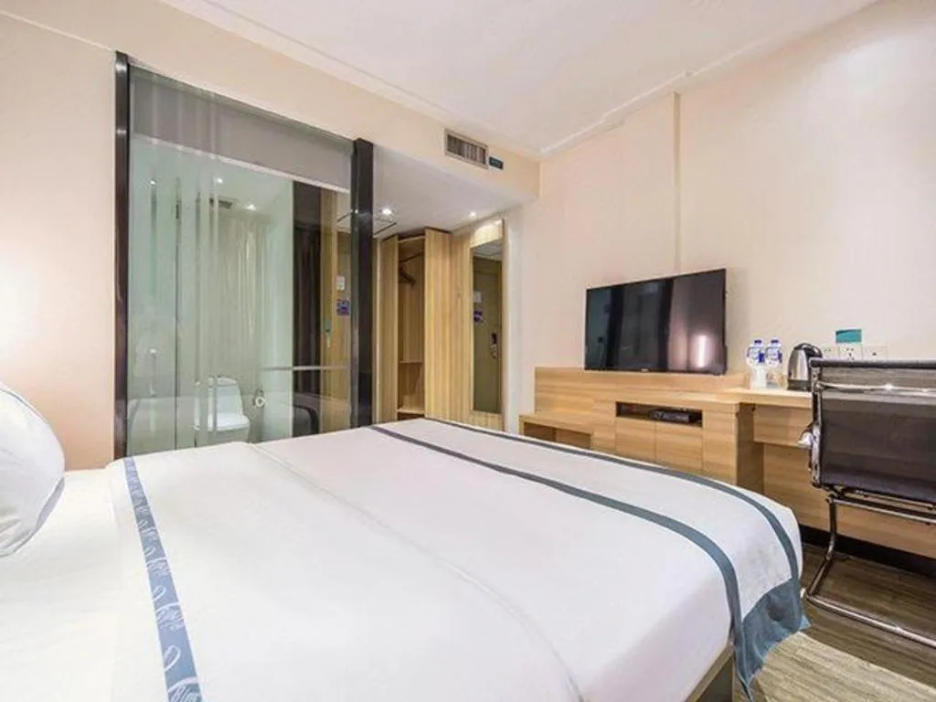 Bed in City Comfort Inn Wuzhou Wangcheng Square