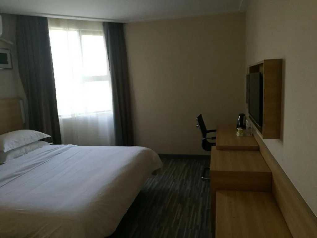 Bed in City Comfort Inn Wuhan Miaoshan