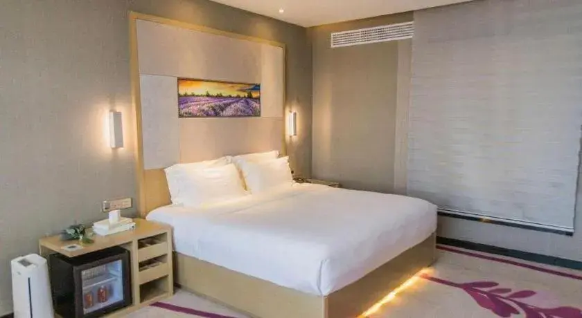 Bed in Lavande Hotel Jinzhou Gong'an RT-Mart Chinese Medicine Hospital Bed in Lavande Hotel Jinzhou Gong'an RT-Mart Chinese Medicine Hospital