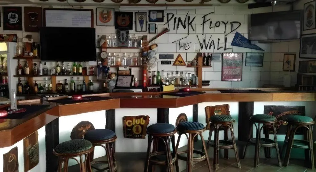 Harleys Pub and Hotel