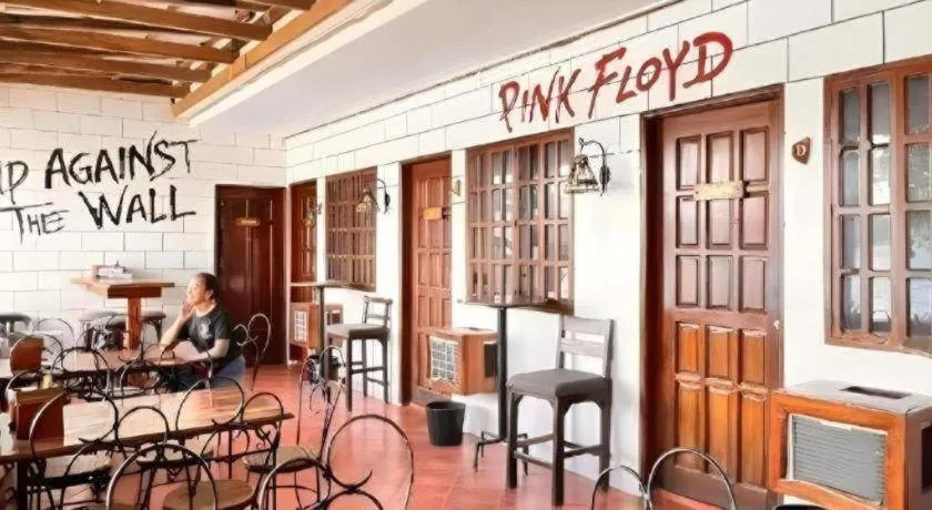 Harleys Pub and Hotel