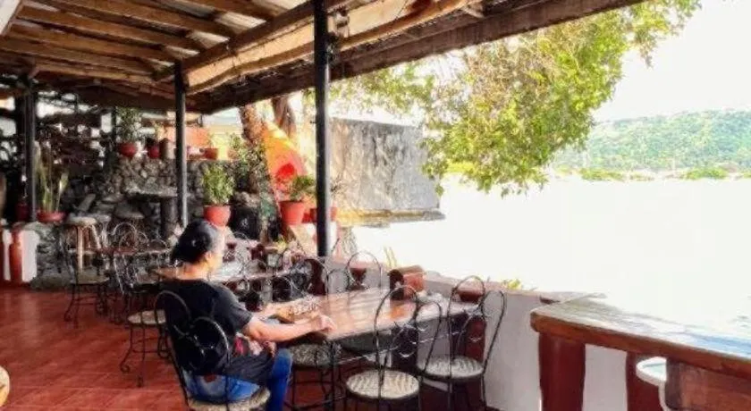 Harleys Pub and Hotel