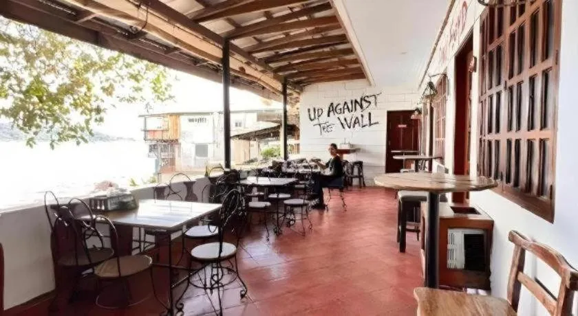 Harleys Pub and Hotel