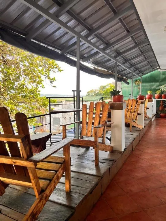 Harleys Pub and Hotel