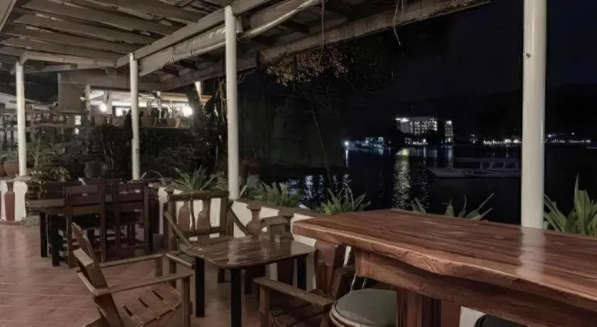 Harleys Pub and Hotel