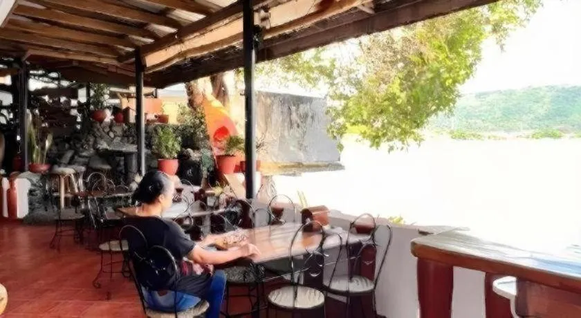 Harleys Pub and Hotel