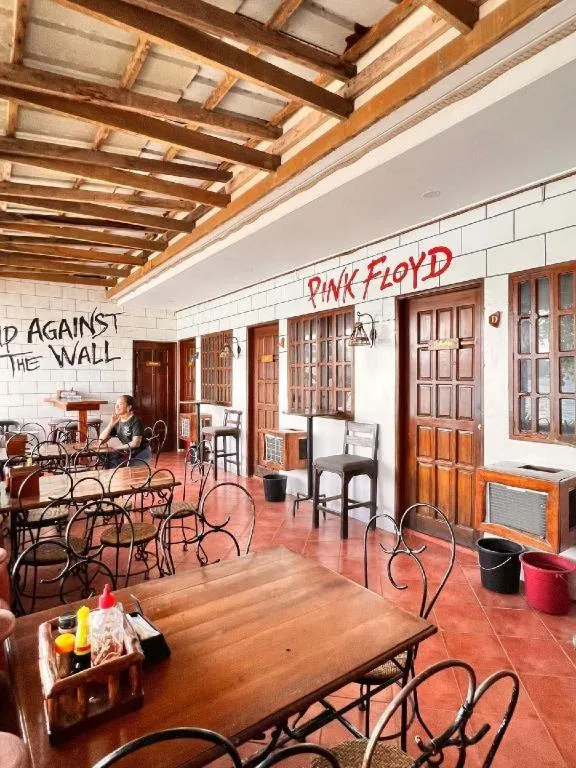 Harleys Pub and Hotel