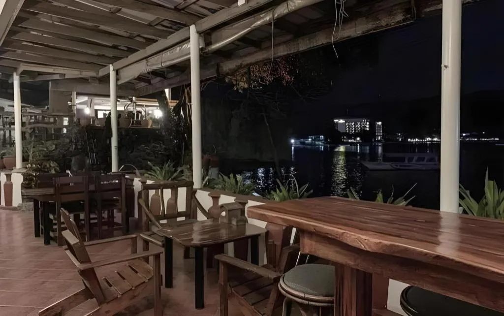 Harleys Pub and Hotel