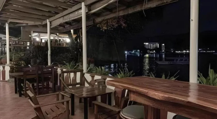 Harleys Pub and Hotel