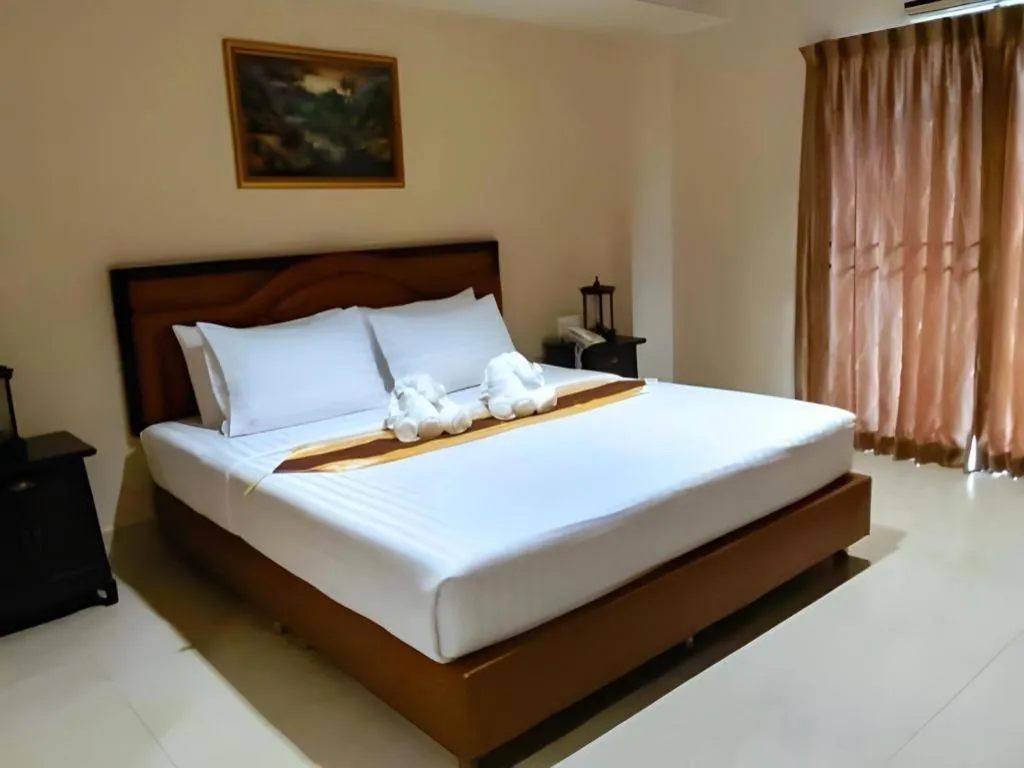 Bed in Rayong Lanna Hotel