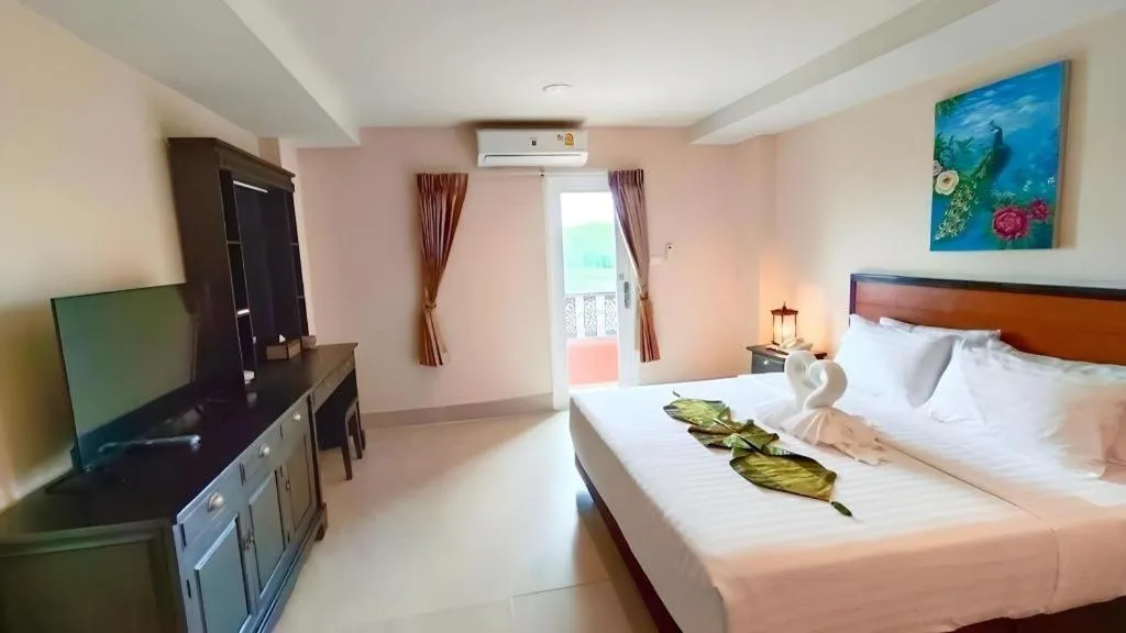 Bed in Rayong Lanna Hotel