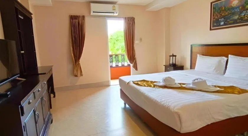 Bed in Rayong Lanna Hotel