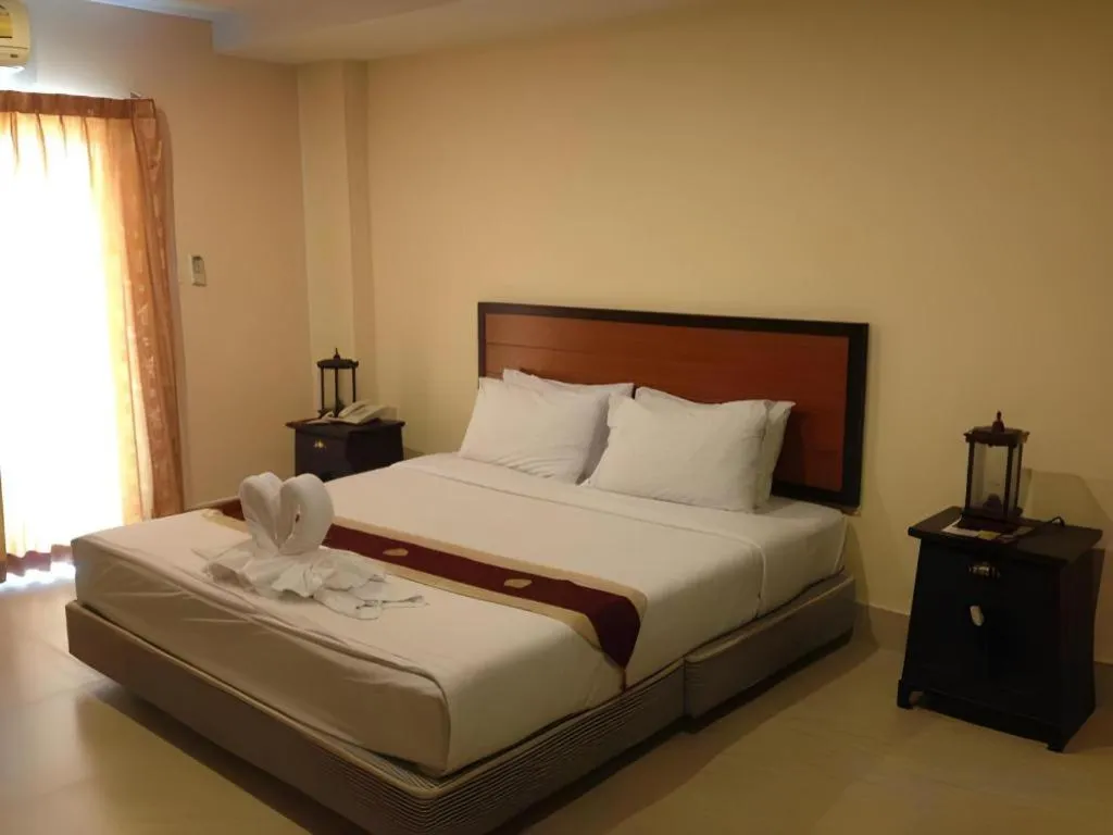 Bed in Rayong Lanna Hotel