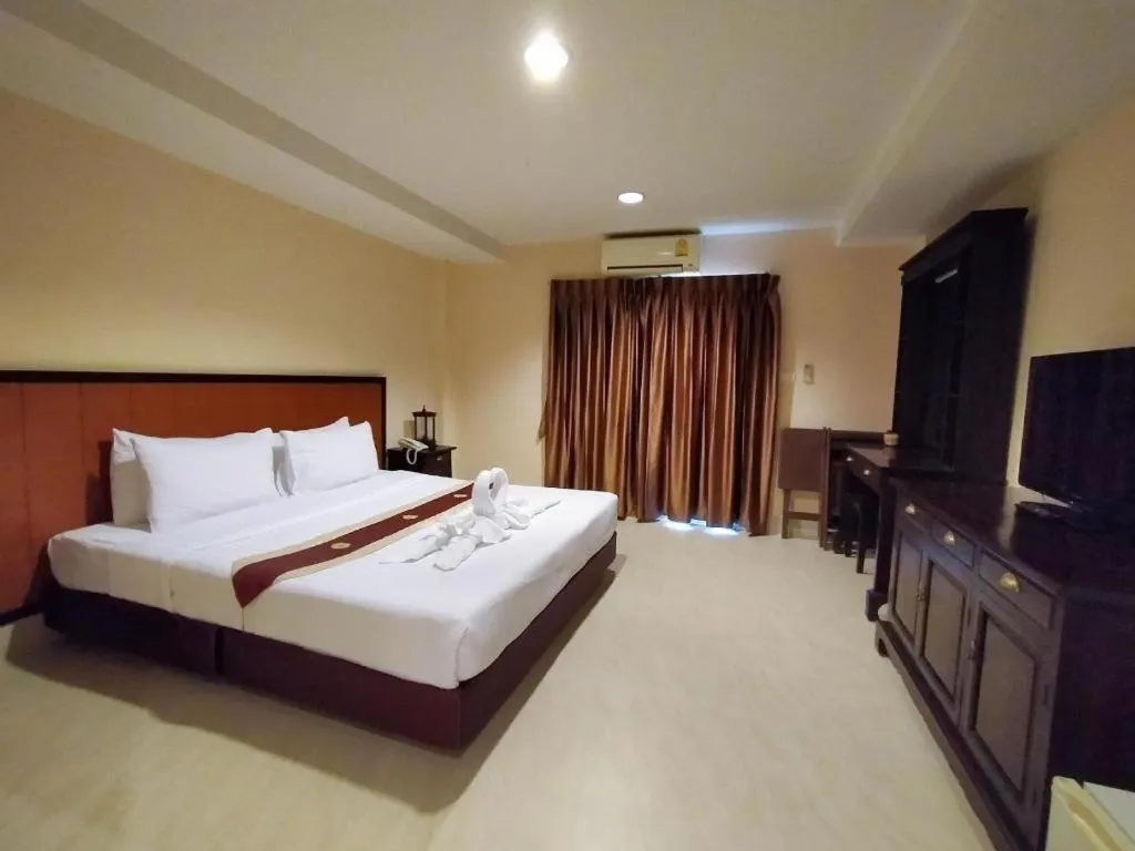 Bed in Rayong Lanna Hotel