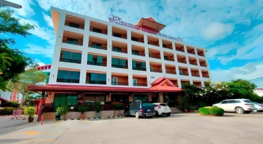 Rayong Lanna Hotel
