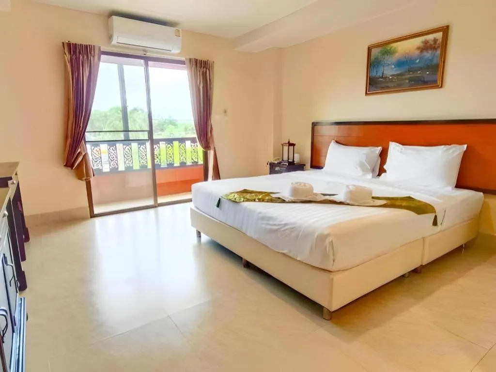 Bed in Rayong Lanna Hotel
