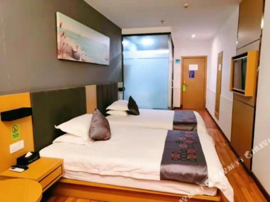 Bed in Yi Mi Hotel Shenzhen Longgang Pinghu South China City