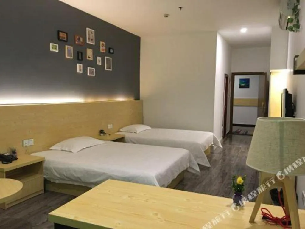 Bed in Yi Mi Hotel Shenzhen Longgang Pinghu South China City