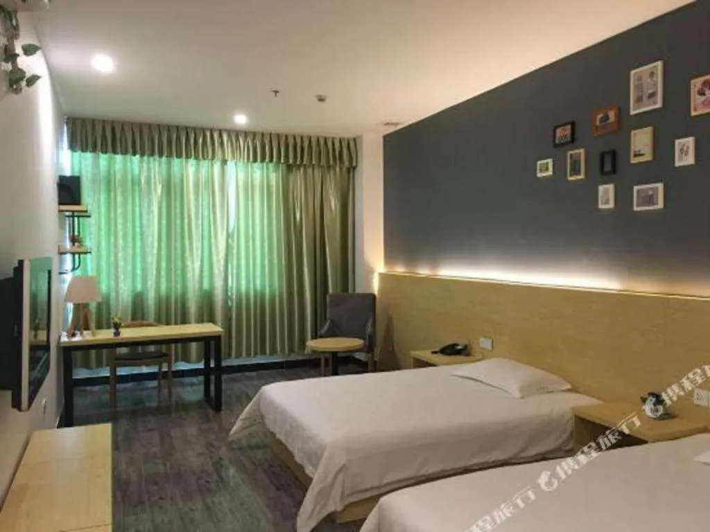 Bed in Yi Mi Hotel Shenzhen Longgang Pinghu South China City