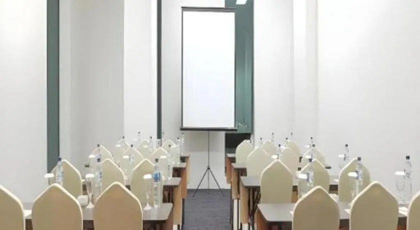 Horison Nindya Semarang