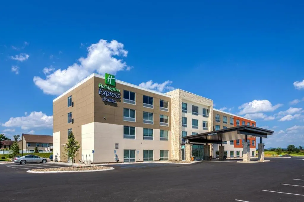 Holiday Inn Express & Suite Milroy - Reedsville By IHG
