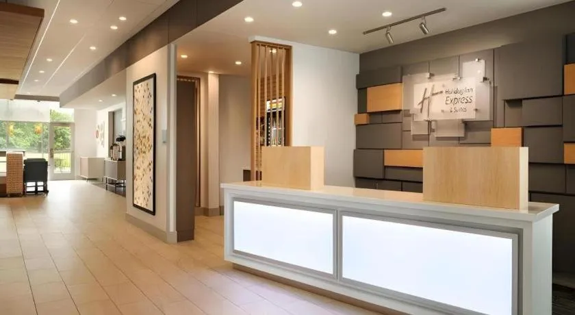 Holiday Inn Express & Suite Milroy - Reedsville By IHG