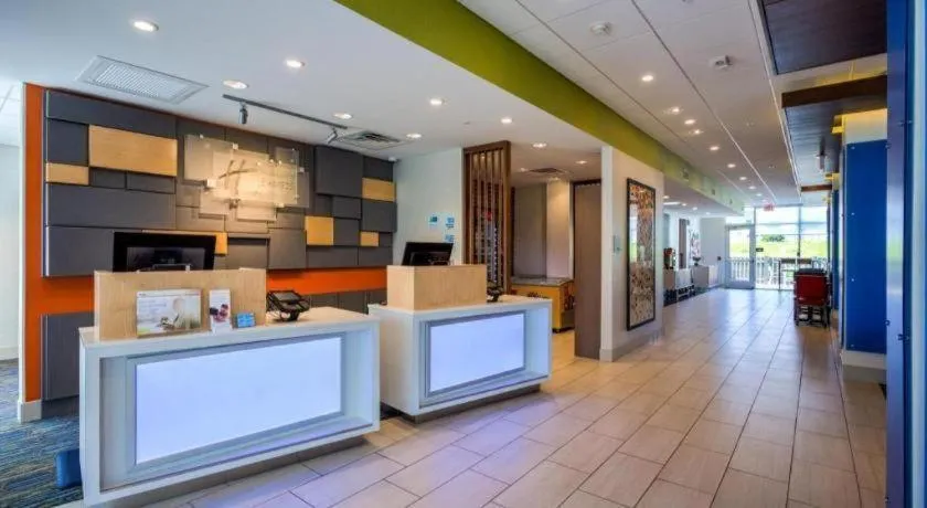 Holiday Inn Express & Suite Milroy - Reedsville By IHG