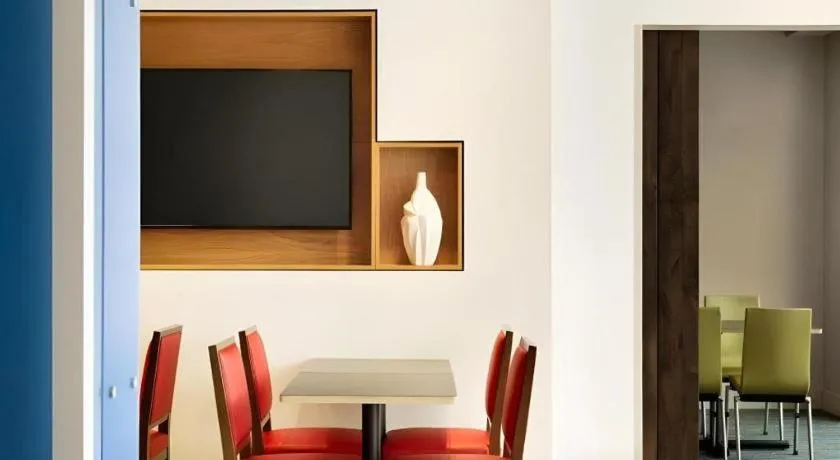 Holiday Inn Express & Suite Milroy - Reedsville By IHG