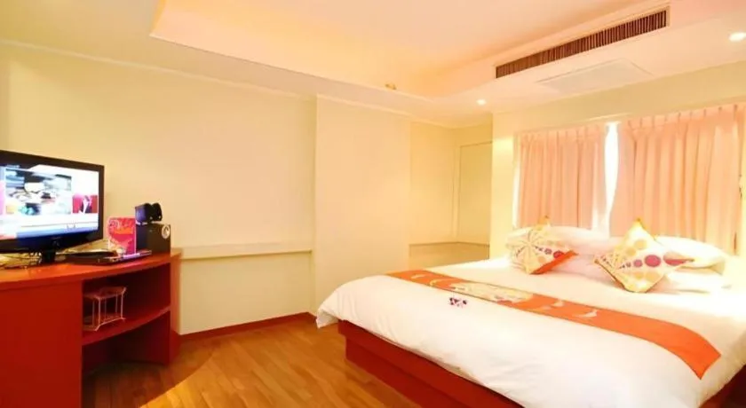 Bed in Hip Hotel Bangkok