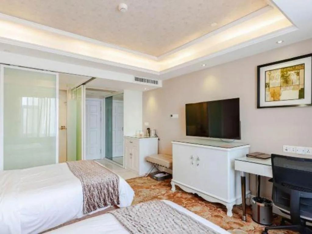 Bed in Yantai Bihai Hotel