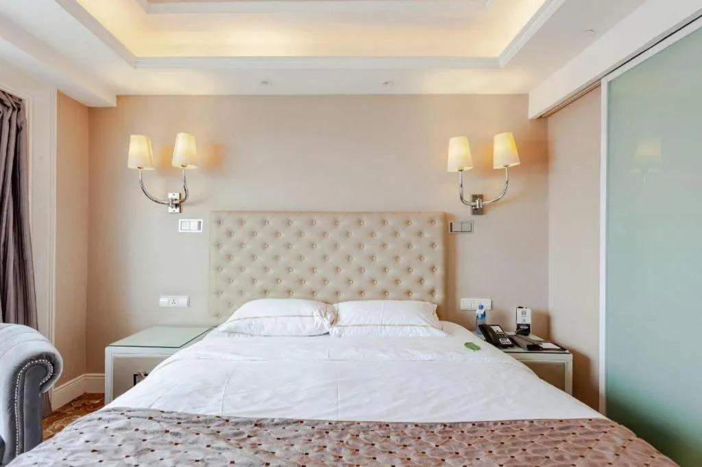 Bed in Yantai Bihai Hotel