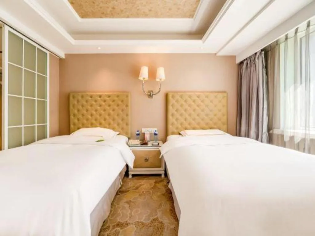 Bed in Yantai Bihai Hotel