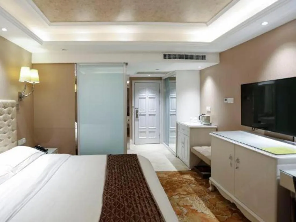 Bed in Yantai Bihai Hotel