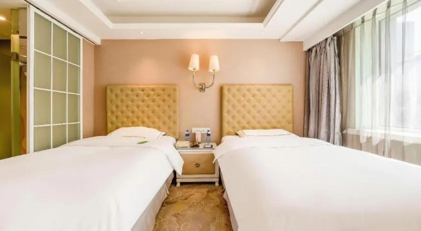 Bed in Yantai Bihai Hotel