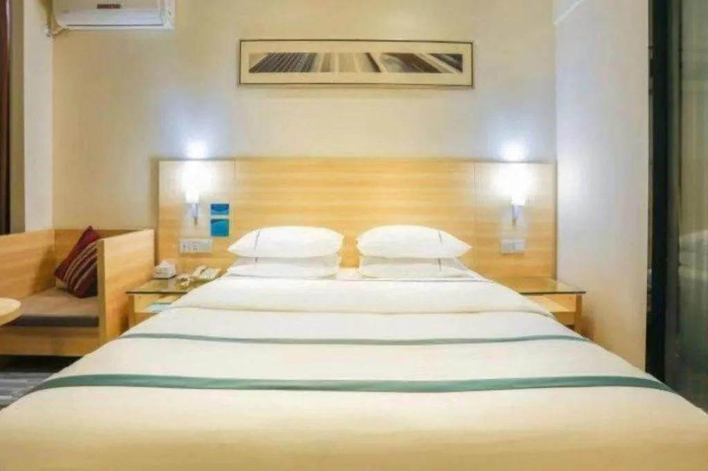 Bed in City Comfort Inn Guigang Tangren Street