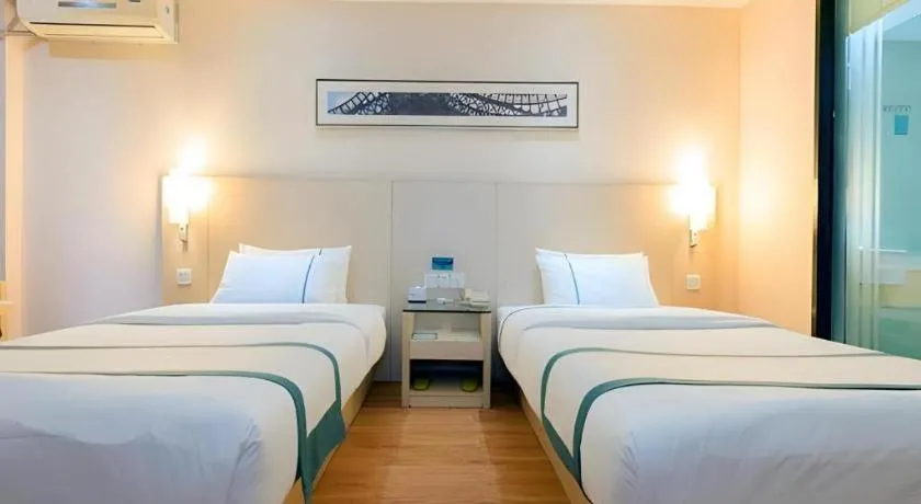 Bed in City Comfort Inn Guigang Tangren Street