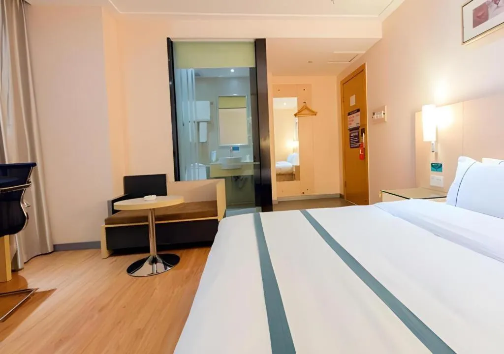 Bed in City Comfort Inn Guigang Tangren Street