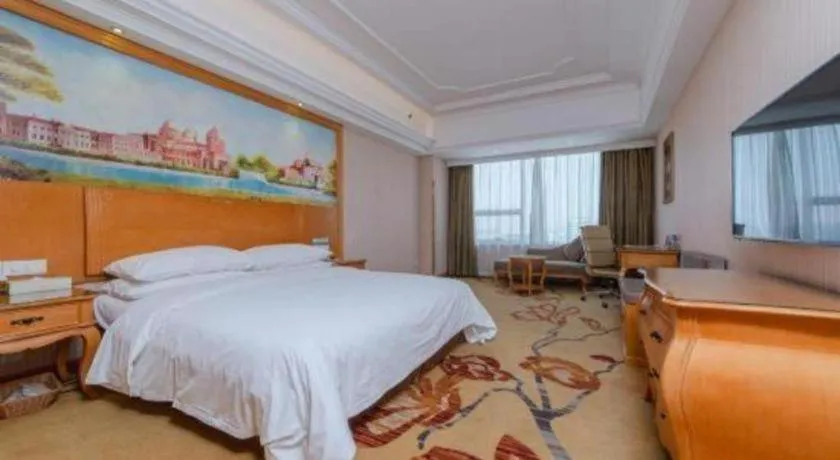 Bed in Vienna International Hotel Guangzhou Huangpu