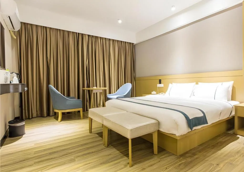 Bed in City Comfort Inn Liuzhou Liunan Wanda Plaza