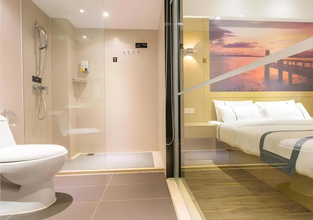 Bed in City Comfort Inn Liuzhou Liunan Wanda Plaza