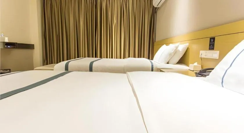Bed in City Comfort Inn Liuzhou Liunan Wanda Plaza