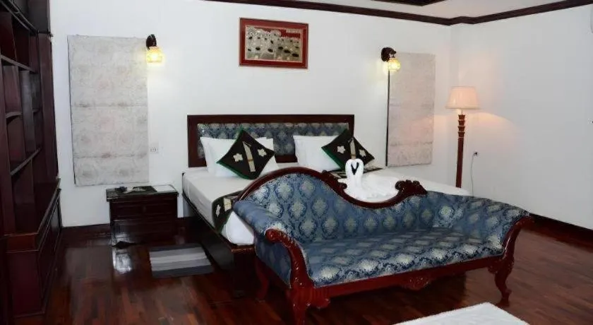 Bed in Anoulack Khen Lao Hotel