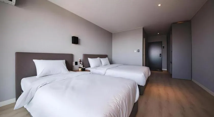 Bed in Sallys Jeju Hotel